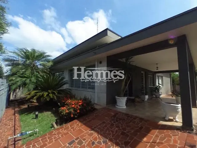 Casa com 1056m² 3 quartos e 3 banheiros, à venda ou para alugar, no bairro Centro em Cosmópolis