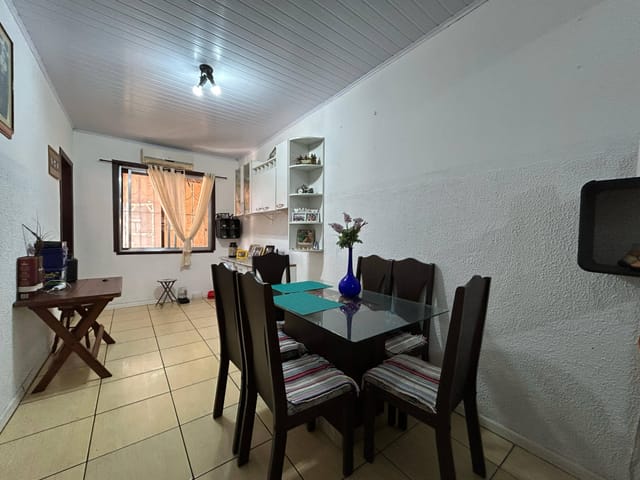 Casa com 293m² 4 quartos e 3 banheiros, à venda, no bairro Simões Lopes em Pelotas