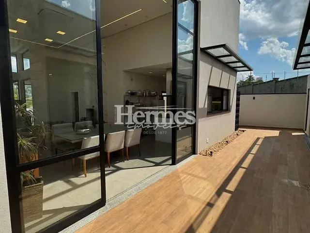 Casa com 436m² 4 quartos e 5 banheiros, à venda, no bairro Jardim Ypê em Paulínia