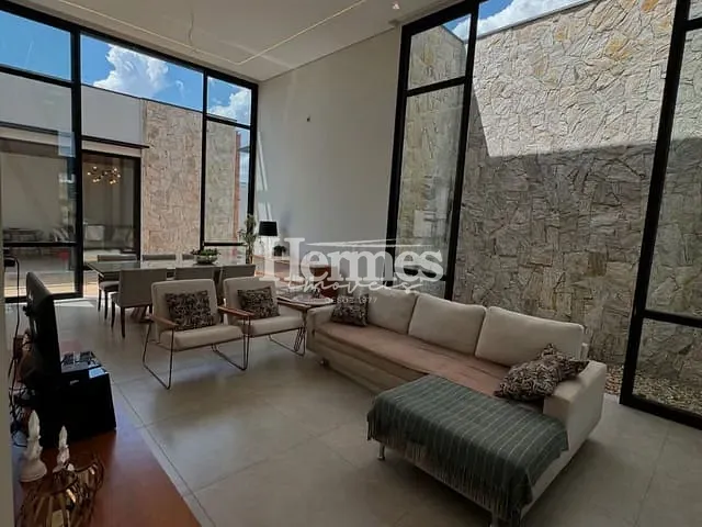 Casa com 436m² 4 quartos e 5 banheiros, à venda, no bairro Jardim Ypê em Paulínia