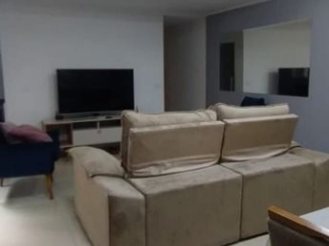Casa com 311m² 4 quartos e 1 banheiro, à venda, no bairro Vila Silviânia em Carapicuíba