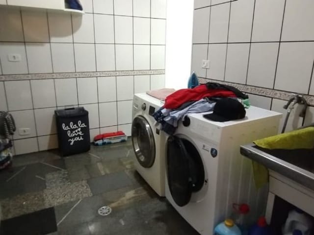 Casa com 311m² 4 quartos e 1 banheiro, à venda, no bairro Vila Silviânia em Carapicuíba