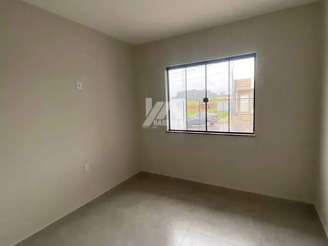 Casa 2 quartos e 1 banheiro, à venda ou para alugar, no bairro bairru das cerejeiras em Guarapuava