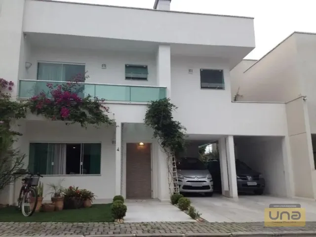 Casa com 385m² 4 quartos e 7 banheiros, para alugar, no bairro Santa Felicidade em Curitiba