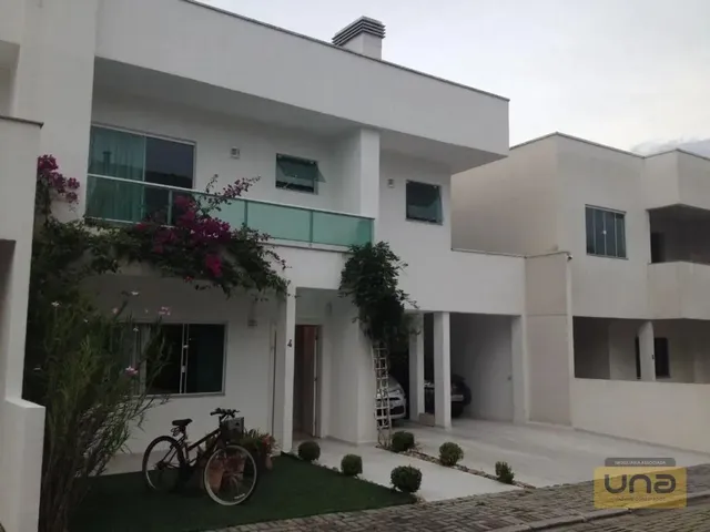 Casa com 385m² 4 quartos e 7 banheiros, para alugar, no bairro Santa Felicidade em Curitiba