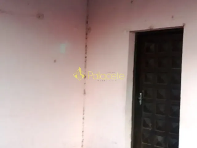 Casa com 954m² 3 quartos e 1 banheiro, à venda, no bairro Vila São Benedito em Pindamonhangaba