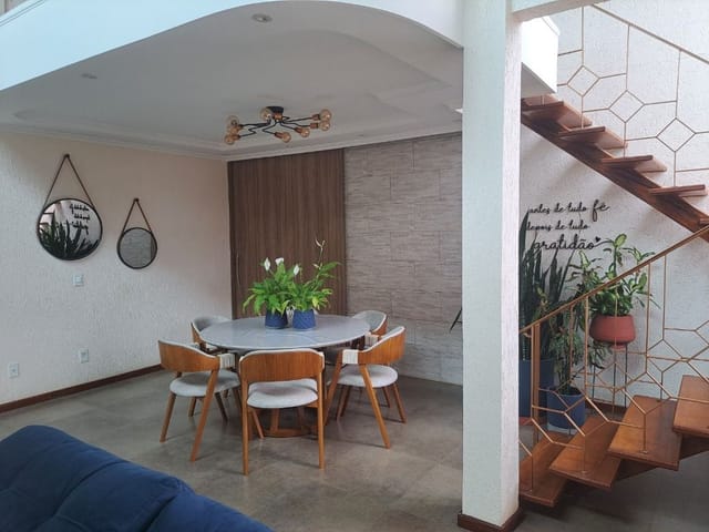 Casa com 1200m² 3 quartos e 5 banheiros, à venda, no bairro Pitas em Cotia