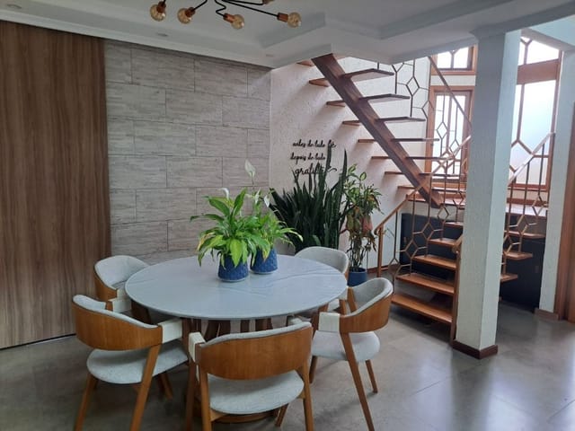Casa com 1200m² 3 quartos e 5 banheiros, à venda, no bairro Pitas em Cotia