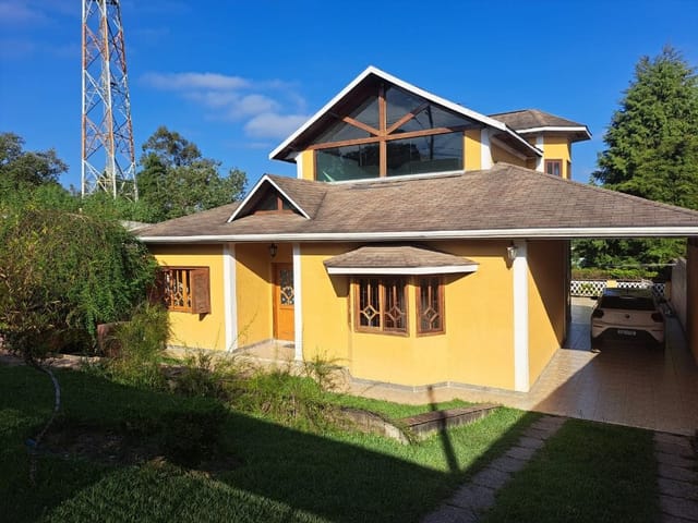 Casa com 1200m² 3 quartos e 5 banheiros, à venda, no bairro Pitas em Cotia