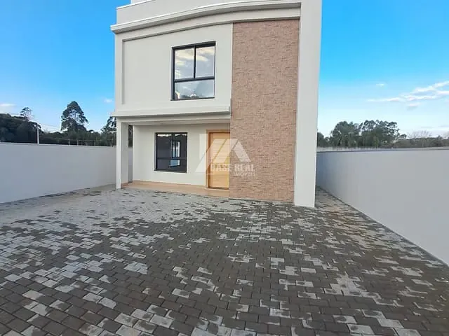 Casa 3 quartos e 6 banheiros, à venda, no bairro Jardim Carvalho em Ponta Grossa