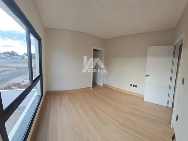 Casa 3 quartos e 6 banheiros, à venda, no bairro Jardim Carvalho em Ponta Grossa