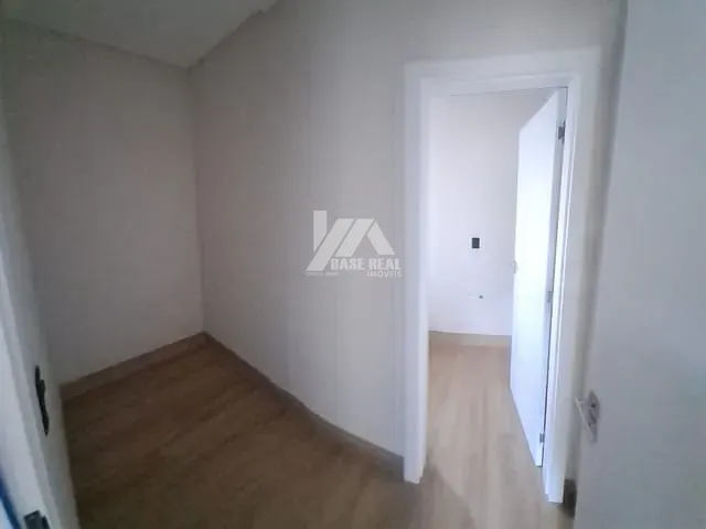 Casa 3 quartos e 6 banheiros, à venda, no bairro Jardim Carvalho em Ponta Grossa