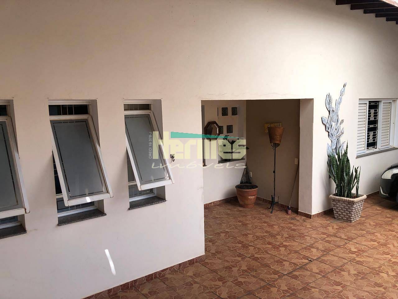 Casa à venda com 2 quartos, 236m² - Foto 1