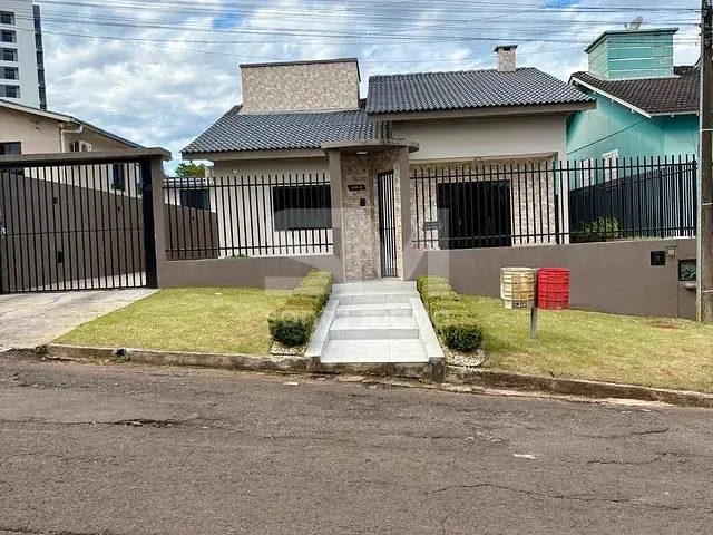 Casa com 368m² 3 quartos e 3 banheiros, à venda, no bairro Passo dos Fortes em Chapecó