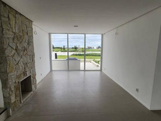 Casa com 189m² 2 quartos e 3 banheiros, à venda, no bairro Tres vendas em Pelotas