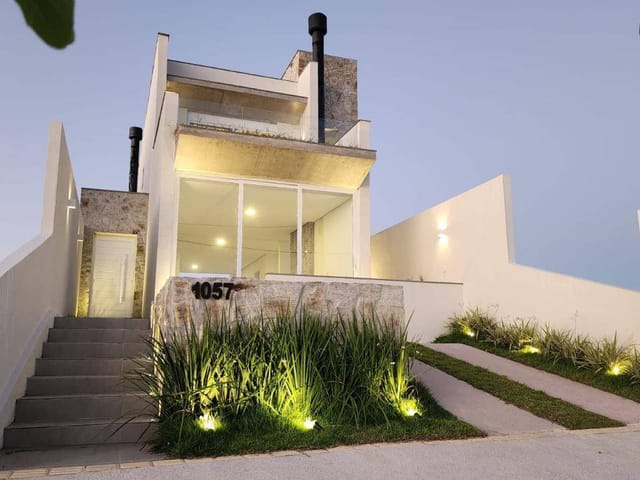 Casa com 189m² 2 quartos e 3 banheiros, à venda, no bairro Tres vendas em Pelotas
