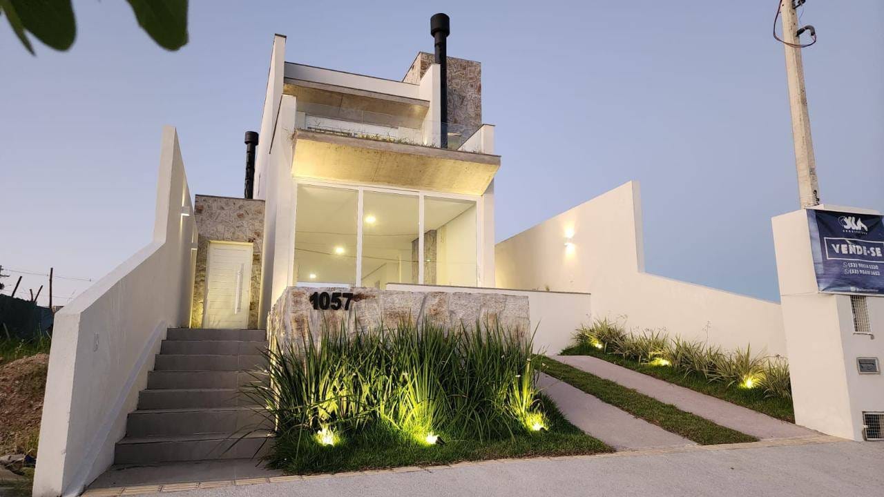 Casa no Quartier com 118,85 m², 2 suítes, sacada, lareira e churrasqueira. Condomínio completo com quadra, pista de cooper, segurança e muito mais!
