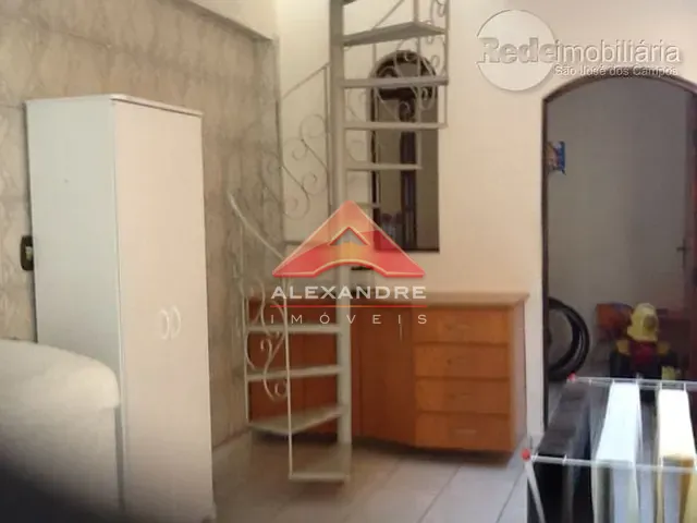 Casa com 300m² 3 quartos e 1 banheiro, à venda, no bairro Vila Industrial em São José dos Campos