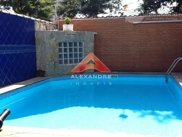 Casa com 300m² 3 quartos e 1 banheiro, à venda, no bairro Vila Industrial em São José dos Campos