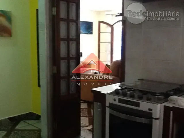 Casa com 300m² 3 quartos e 1 banheiro, à venda, no bairro Vila Industrial em São José dos Campos
