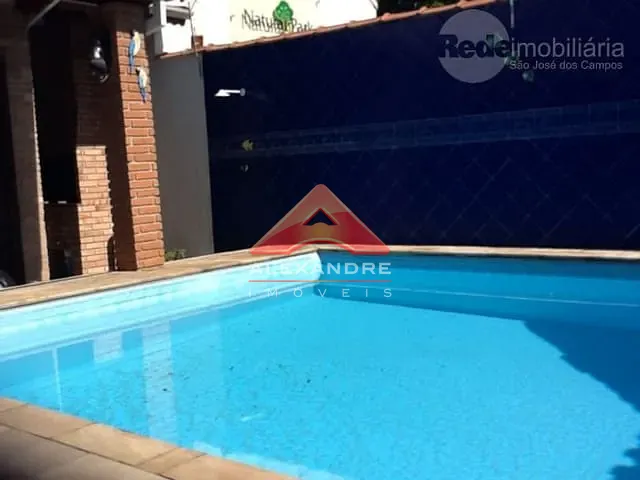 Casa com 300m² 3 quartos e 1 banheiro, à venda, no bairro Vila Industrial em São José dos Campos