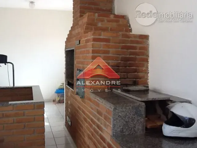 Casa com 300m² 3 quartos e 1 banheiro, à venda, no bairro Vila Industrial em São José dos Campos