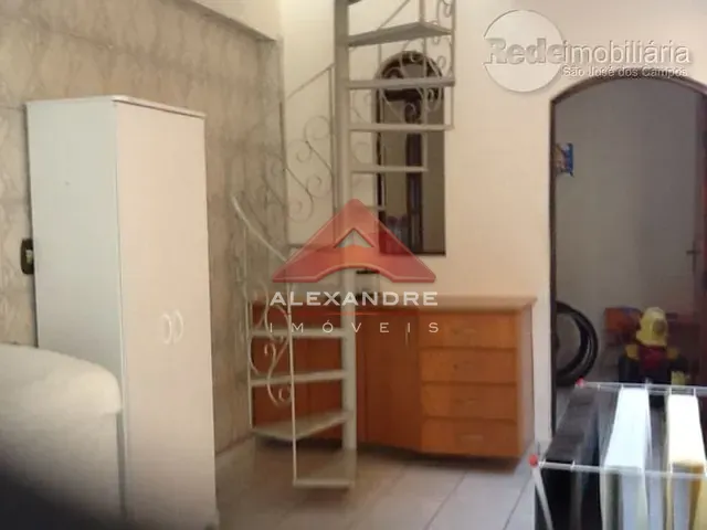 Casa com 300m² 3 quartos e 1 banheiro, à venda, no bairro Vila Industrial em São José dos Campos