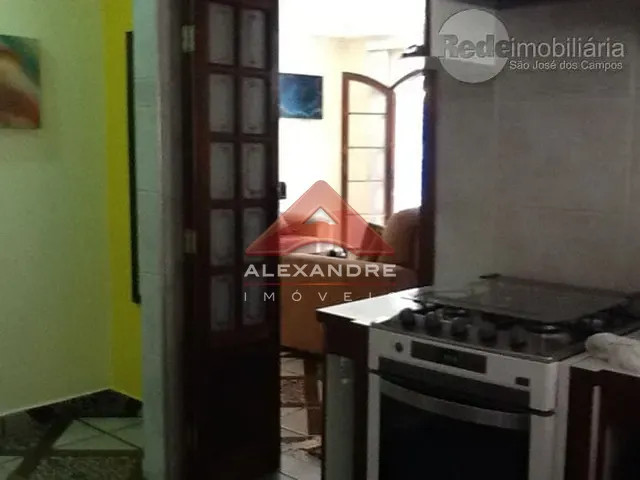 Casa com 300m² 3 quartos e 1 banheiro, à venda, no bairro Vila Industrial em São José dos Campos