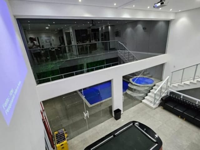Casa com 330m² 3 quartos e 4 banheiros, à venda, no bairro Roselândia em Cotia