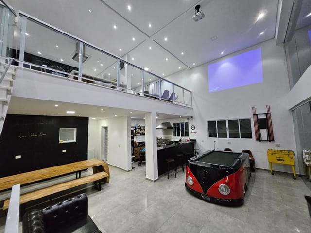 Casa com 330m² 3 quartos e 4 banheiros, à venda, no bairro Roselândia em Cotia
