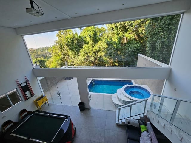Casa com 330m² 3 quartos e 4 banheiros, à venda, no bairro Roselândia em Cotia