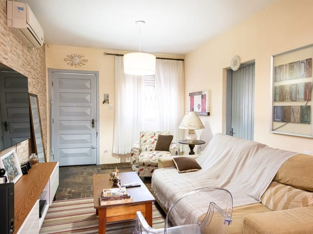 Casa com 300m² 5 quartos e 2 banheiros, à venda, no bairro Centro em Pelotas