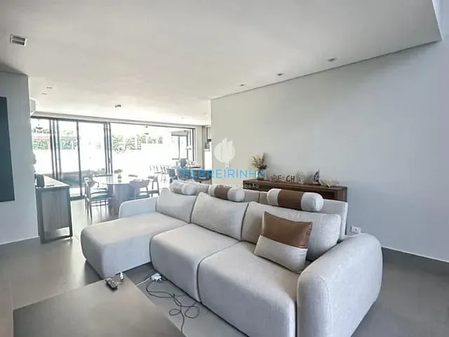 Casa com 360m² 4 quartos e 3 banheiros, à venda, no bairro Barranco Alto em Caraguatatuba