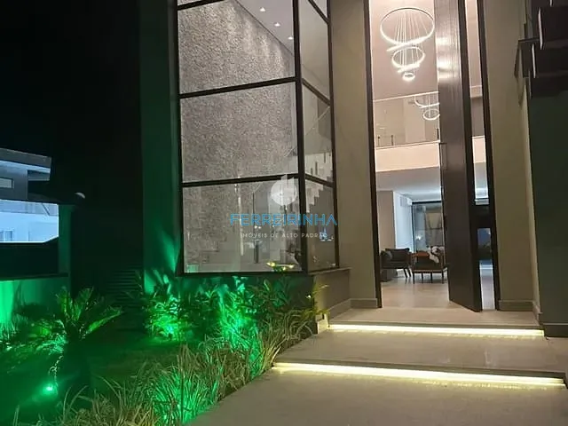 Casa com 360m² 4 quartos e 3 banheiros, à venda, no bairro Barranco Alto em Caraguatatuba