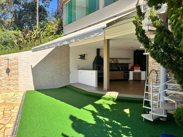 Casa com 1014m² 4 quartos e 3 banheiros, à venda, no bairro Granja Viana II em Cotia