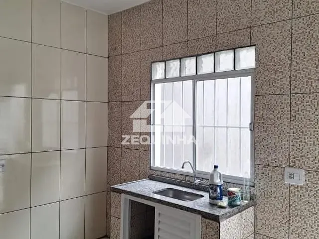 Casa com 40m² 1 quarto e 1 banheiro, para alugar, no bairro Umuarama em Osasco