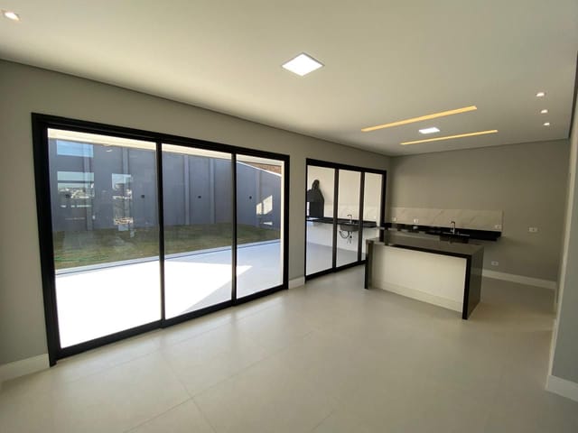 Casa com 330m² 3 quartos e 4 banheiros, à venda, no bairro Urbanova em São José dos Campos