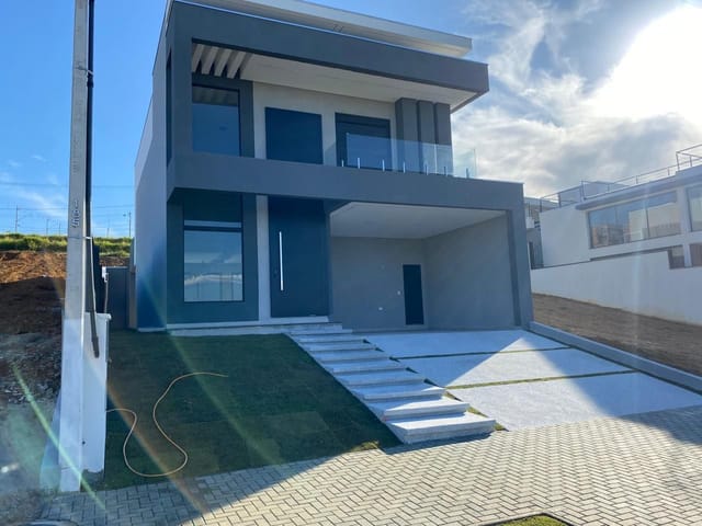Casa com 330m² 3 quartos e 4 banheiros, à venda, no bairro Urbanova em São José dos Campos