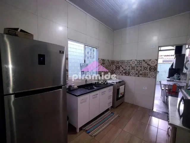 Casa com 210m² 3 quartos e 2 banheiros, à venda, no bairro Vila Rangel em São José Dos Campos