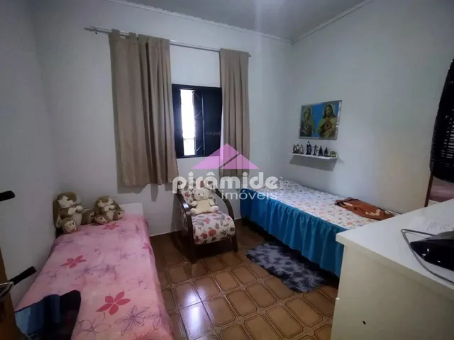 Casa com 210m² 3 quartos e 2 banheiros, à venda, no bairro Vila Rangel em São José Dos Campos