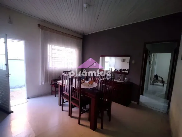 Casa com 210m² 3 quartos e 2 banheiros, à venda, no bairro Vila Rangel em São José Dos Campos