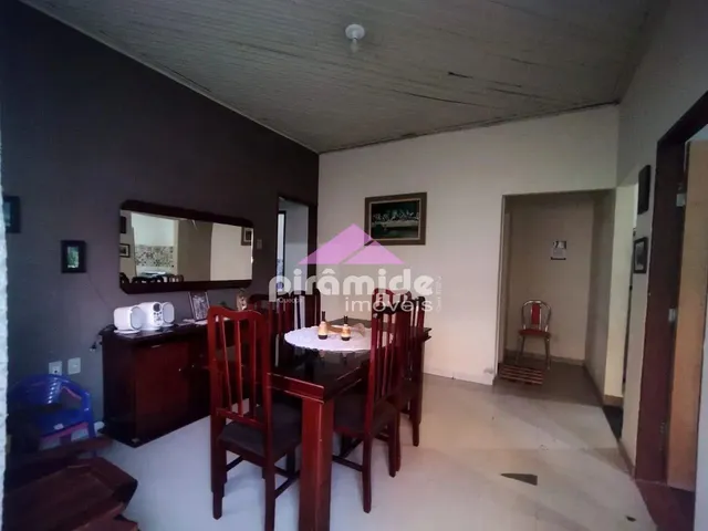 Casa com 210m² 3 quartos e 2 banheiros, à venda, no bairro Vila Rangel em São José Dos Campos