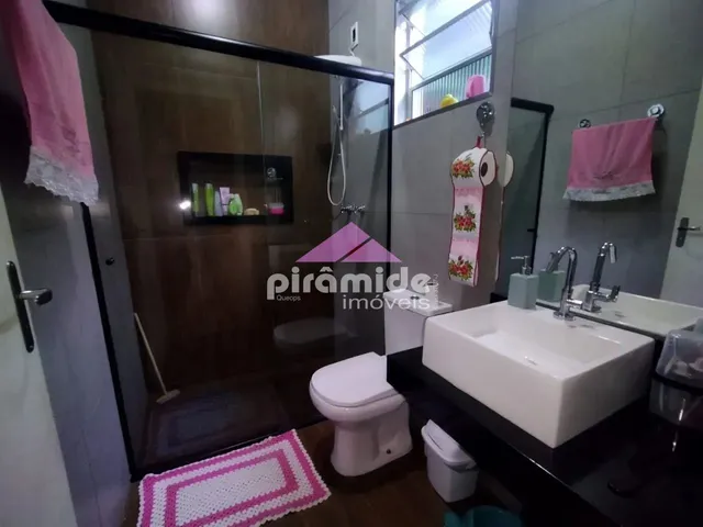 Casa com 210m² 3 quartos e 2 banheiros, à venda, no bairro Vila Rangel em São José Dos Campos