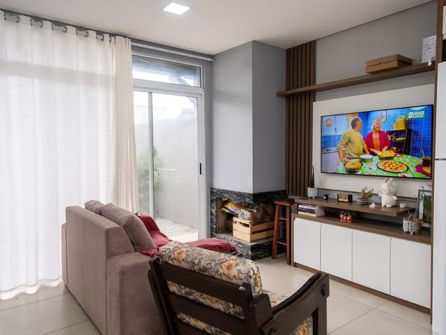Casa 2 quartos e 2 banheiros, à venda, no bairro Laranjal em Pelotas