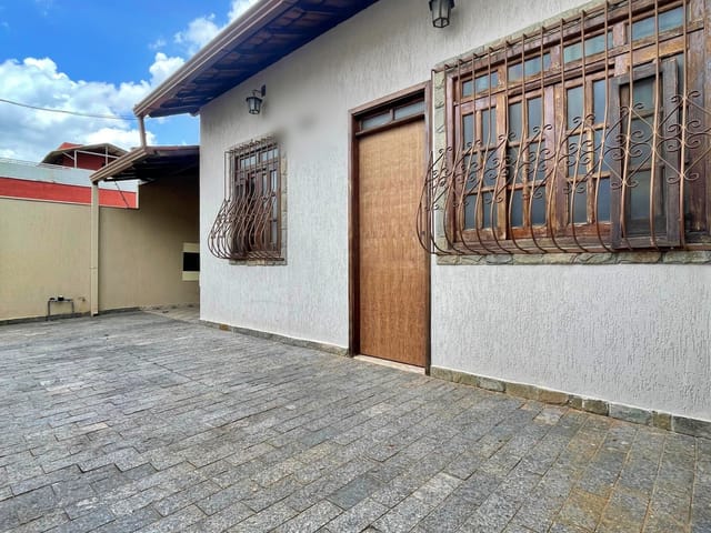 Foto do Casa - Casa com 03 quartos, sendo um suíte, armários planejados e duas vagas, Bairro Santa Amélia / Jardim Atlântico, Belo Horizonte, MG | Deltalar Imóveis