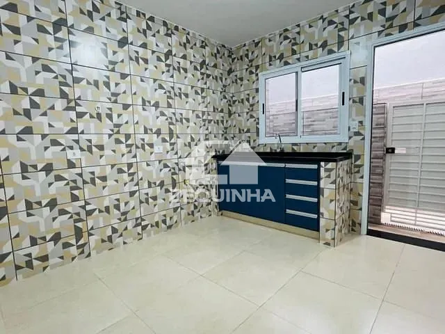 Casa com 40m² 1 quarto e 1 banheiro, para alugar, no bairro Umuarama em Osasco