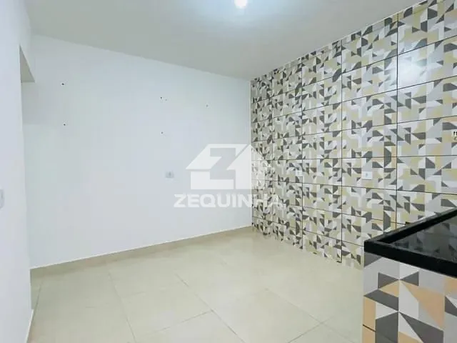 Casa com 40m² 1 quarto e 1 banheiro, para alugar, no bairro Umuarama em Osasco