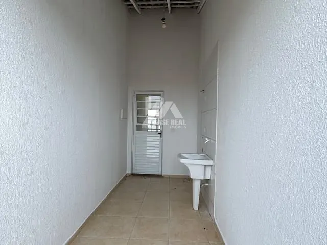 Casa 2 quartos e 1 banheiro, à venda, no bairro Cará-cará em Ponta Grossa