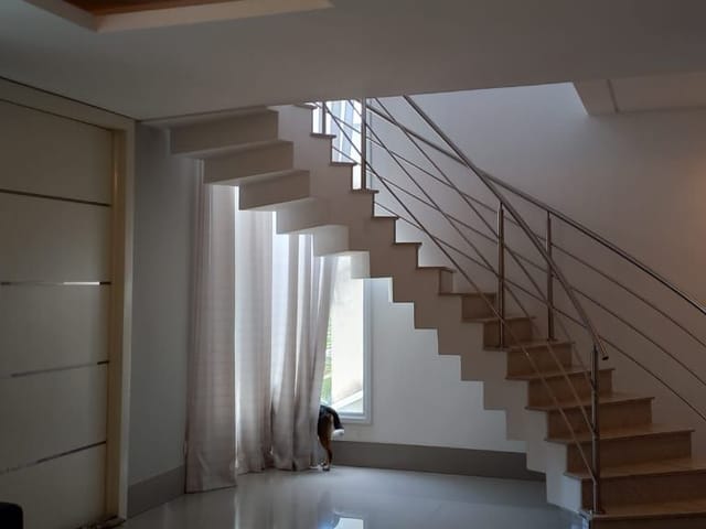 Casa com 450m² 4 quartos e 5 banheiros, à venda, no bairro Condomínio Residencial Jaguary em São José dos Campos