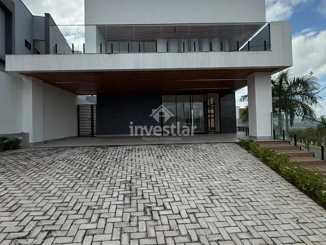 Casa 4 quartos e 4 banheiros, à venda, no bairro Itararé em Campina Grande